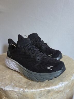 Hoka Arahi 6 running shoe size 9D